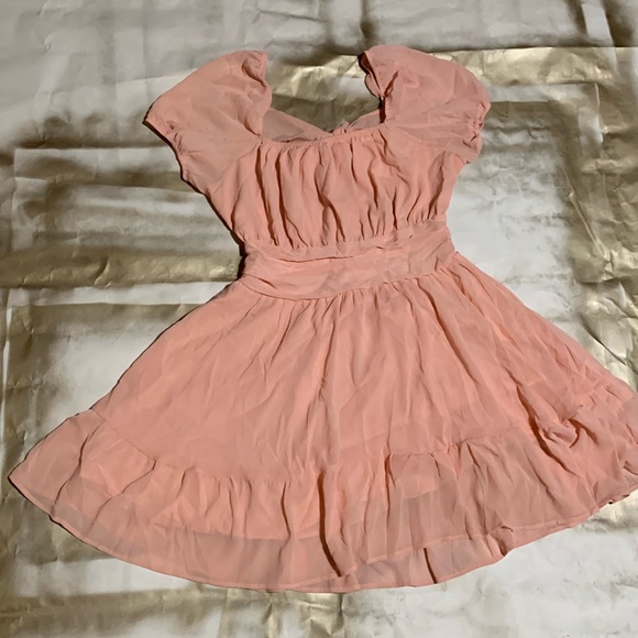 Feminine flowy peach colored dress with tie in the back , lightweight lining - Picture 1 of 7